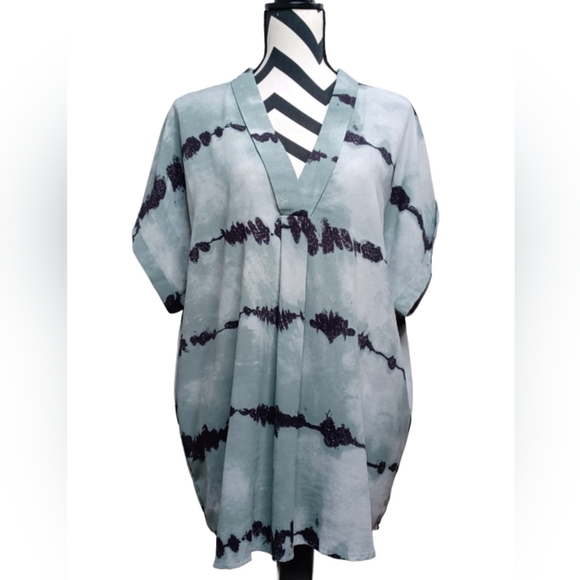 Entro Abstract Print V-Neck Rolled Cuff Sleeve Sz 1X Blouse - Picture 3 of 11